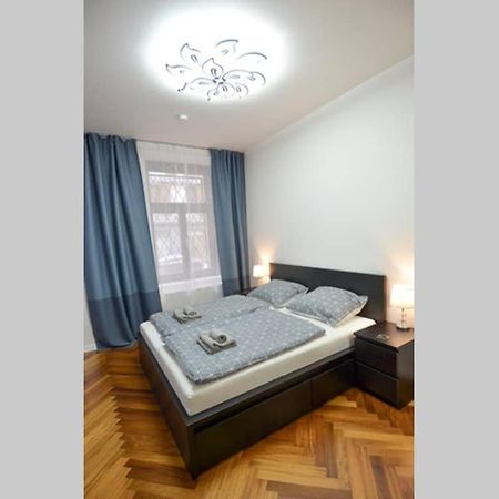 Brandly New Apartment Andel Praga Esterno foto