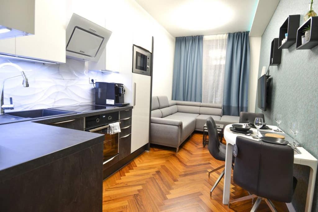 Brandly New Apartment Andel Praga Esterno foto