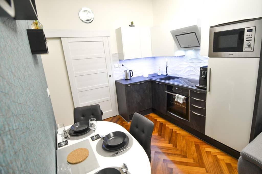 Brandly New Apartment Andel Praga Esterno foto