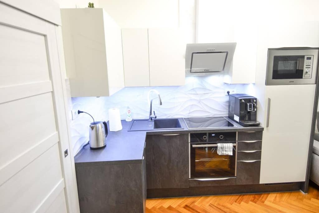 Brandly New Apartment Andel Praga Esterno foto